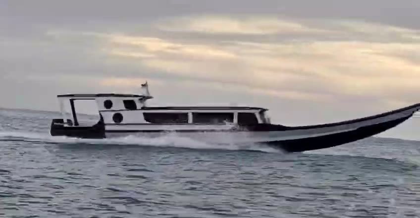 Tuapejat Thunderboat, foto 2